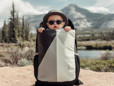 Warum ein minimalistischer rucksack das reisen mit baby radikal erleichtern kann